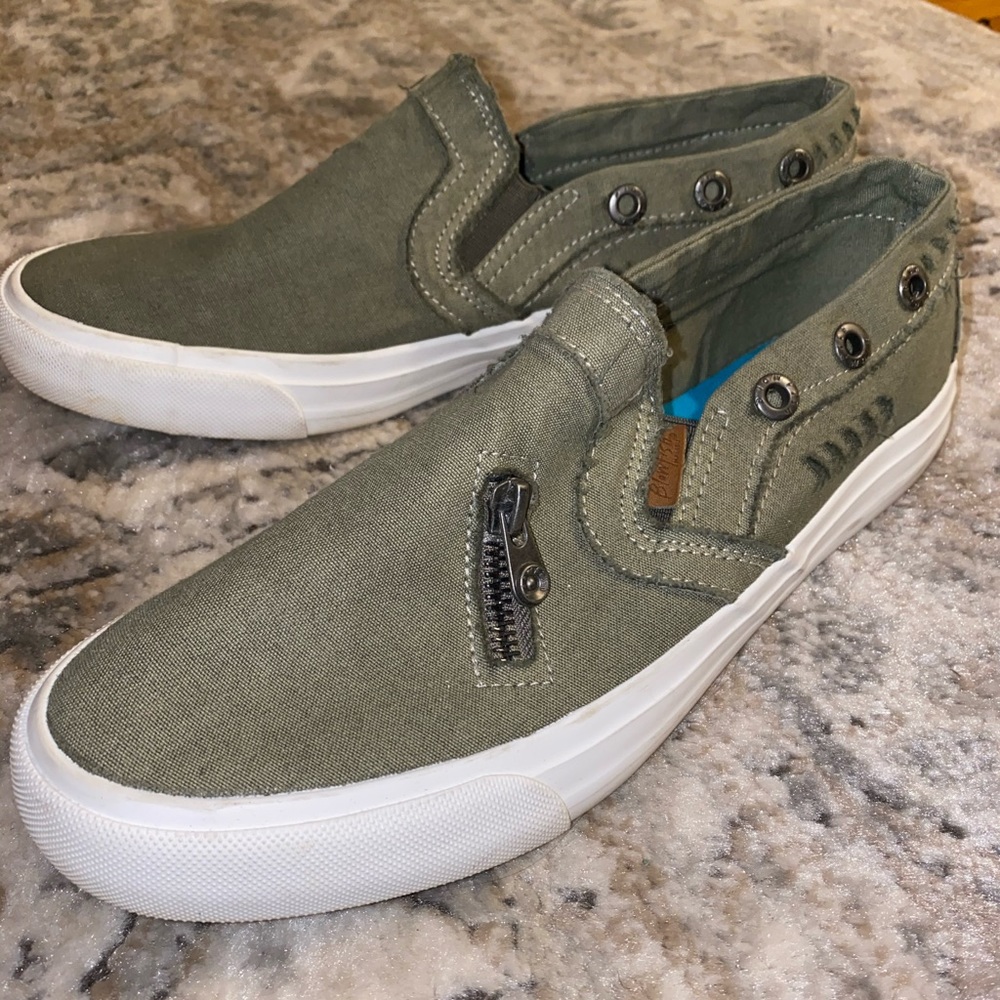 blowfish slip on shoes